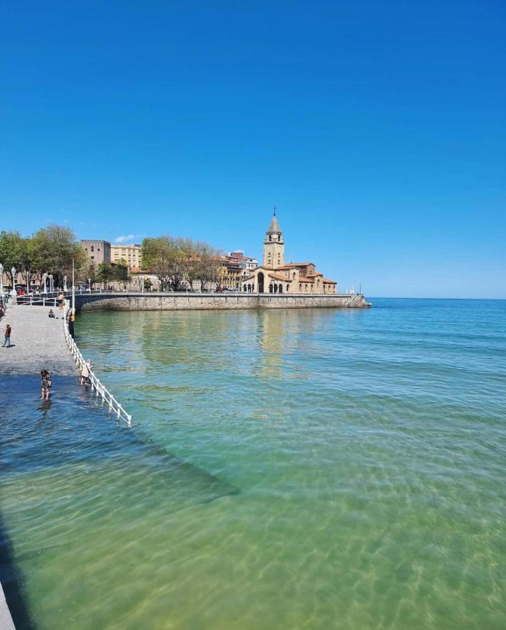 Апартаменты La Marina Хихон Экстерьер фото
